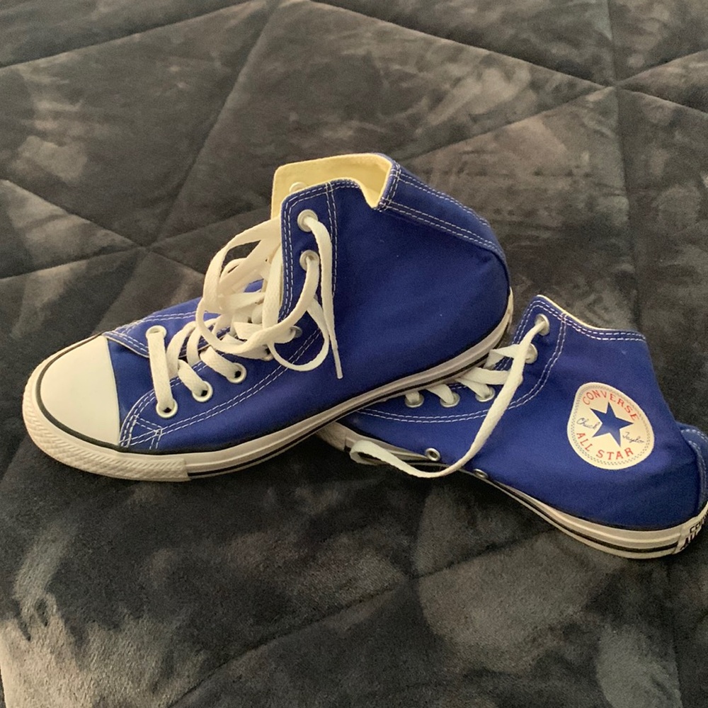 Bright blue converse shoes 8.5